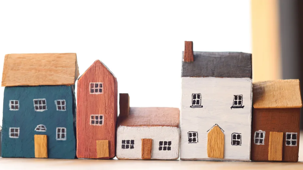 How Soon After Bankruptcy Can I Buy a Home? 4 Houses